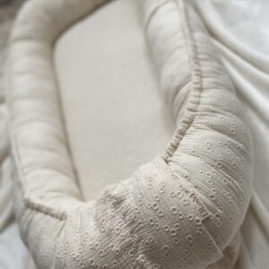 Babynestje Broderie