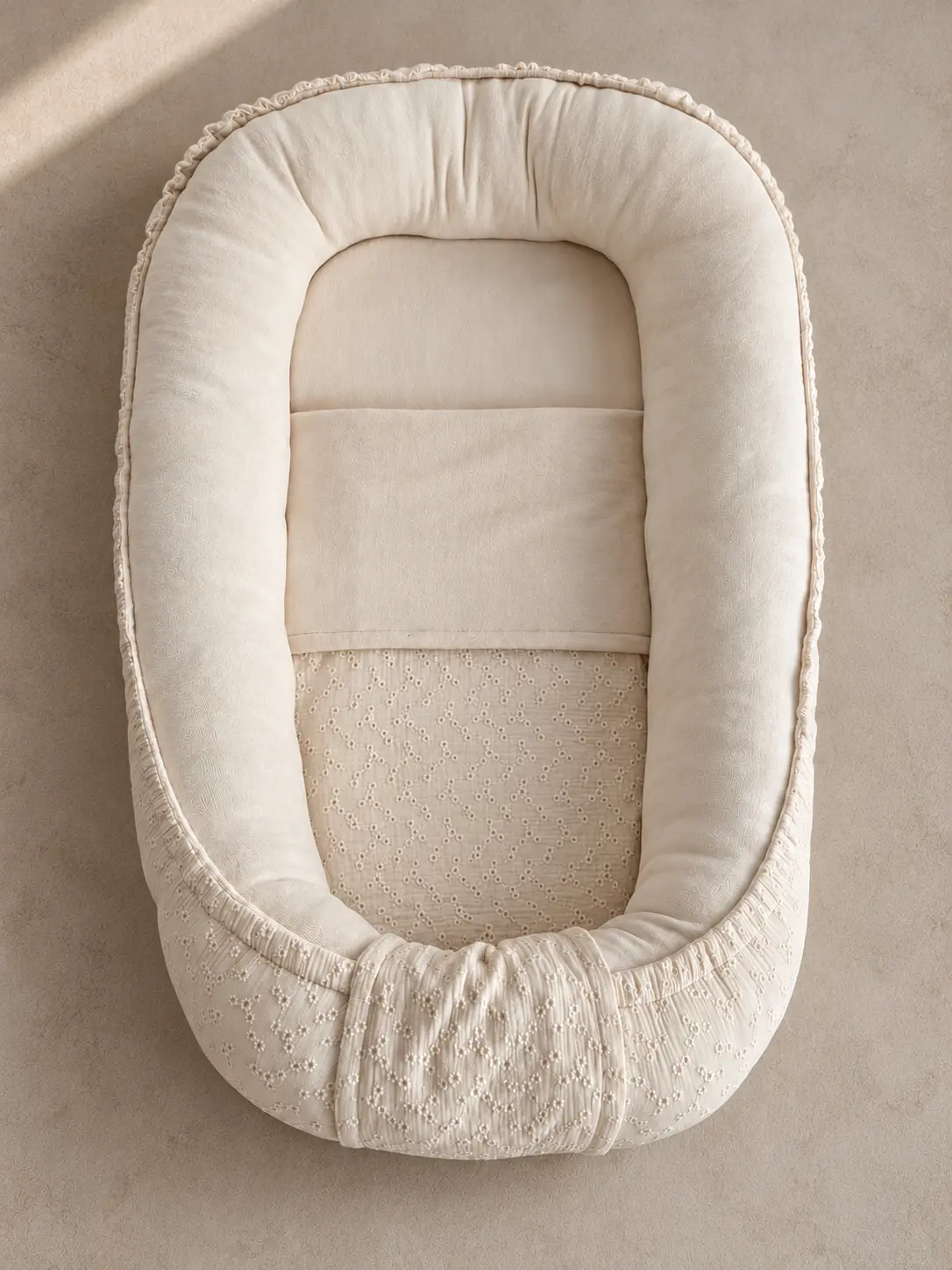 Babynestje Broderie