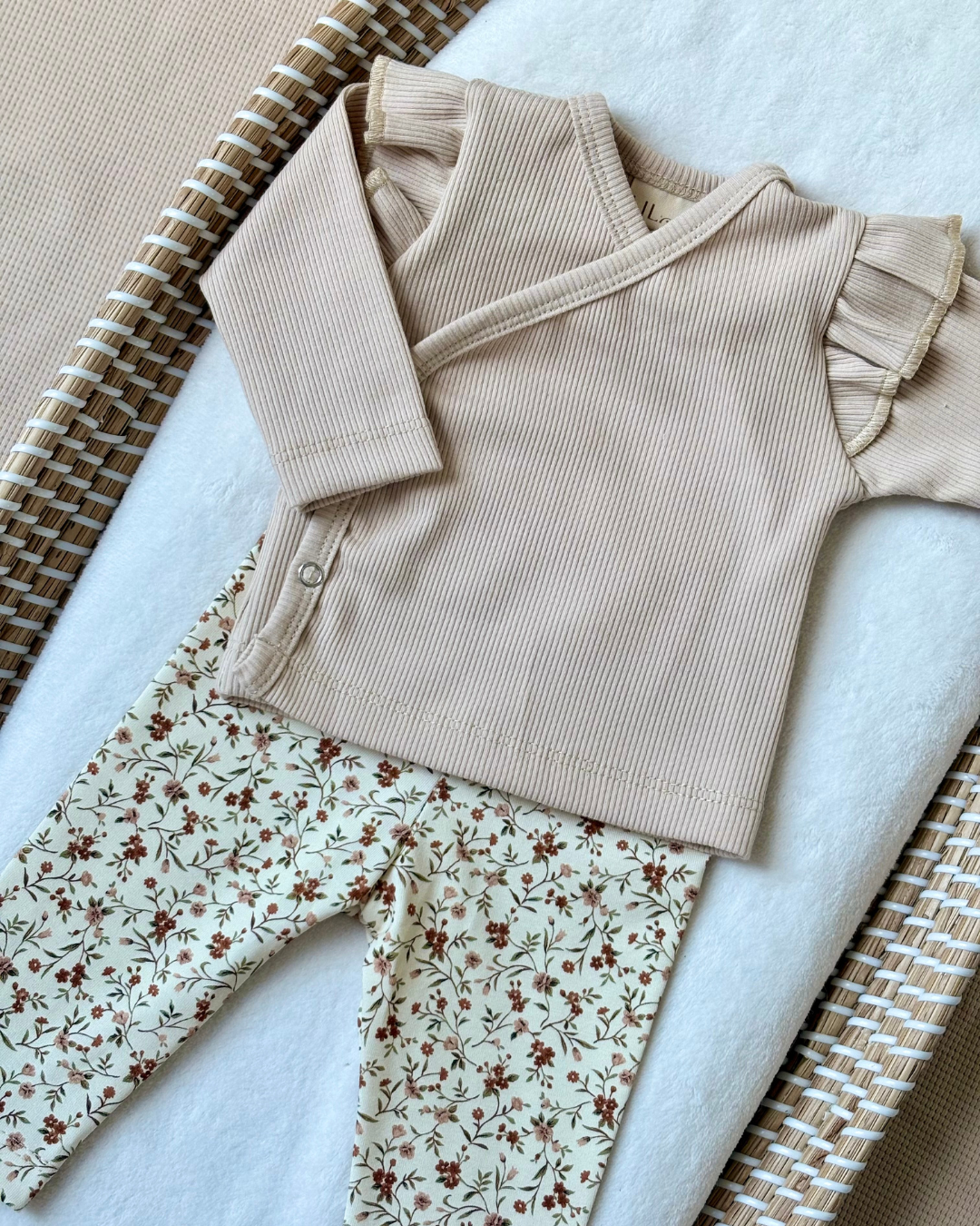 Overslagshirtje Beige Ruffle