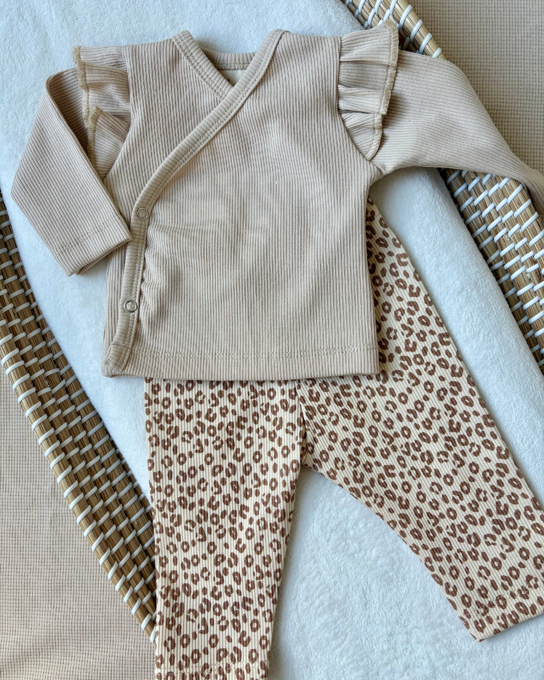 Overslagshirtje Beige Ruffle - Afbeelding 2